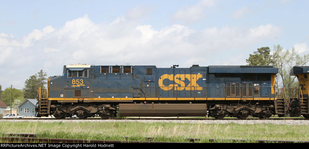 CSX 853